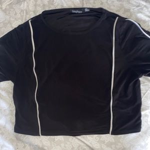 Black and white long sleeve cropped top.